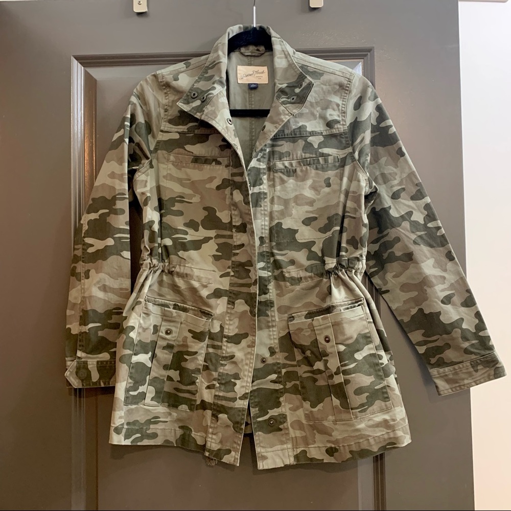 Universal Thread camo utility jacket - Picture 3 of 9